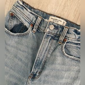 Abercrombie and Fitch 90s Straight Ultra High Rise Curvelove Jeans